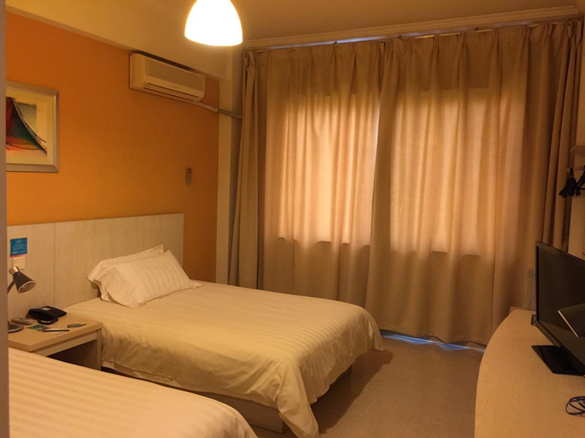 Jinjiang Xujiahui Tianyaoqiao Road Hotel 3*